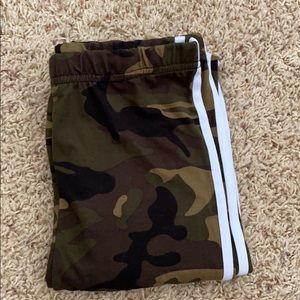 green camo-print leggings